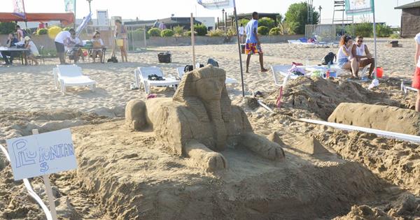 EMU XIII Sand Sculpture Festival and Contest Provided Colourful Moments for Participants